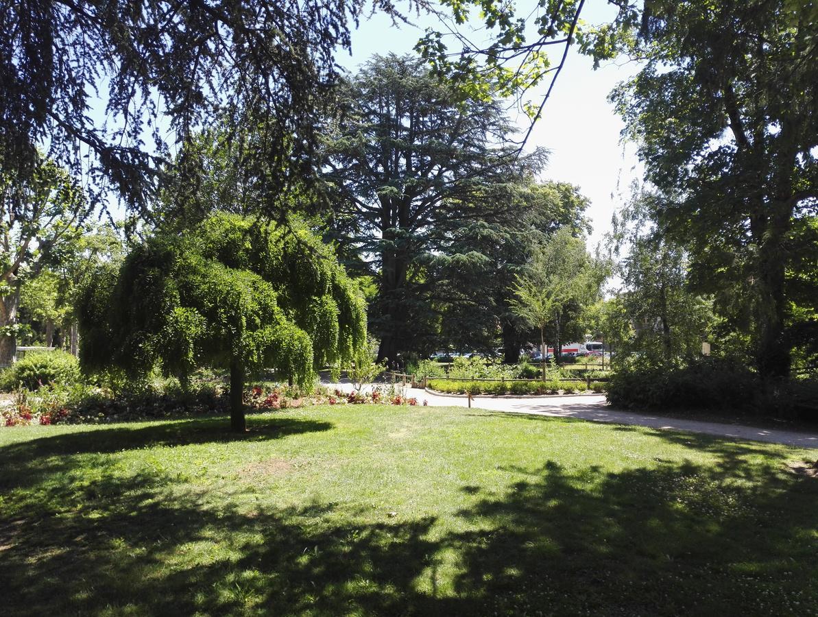 Du Square